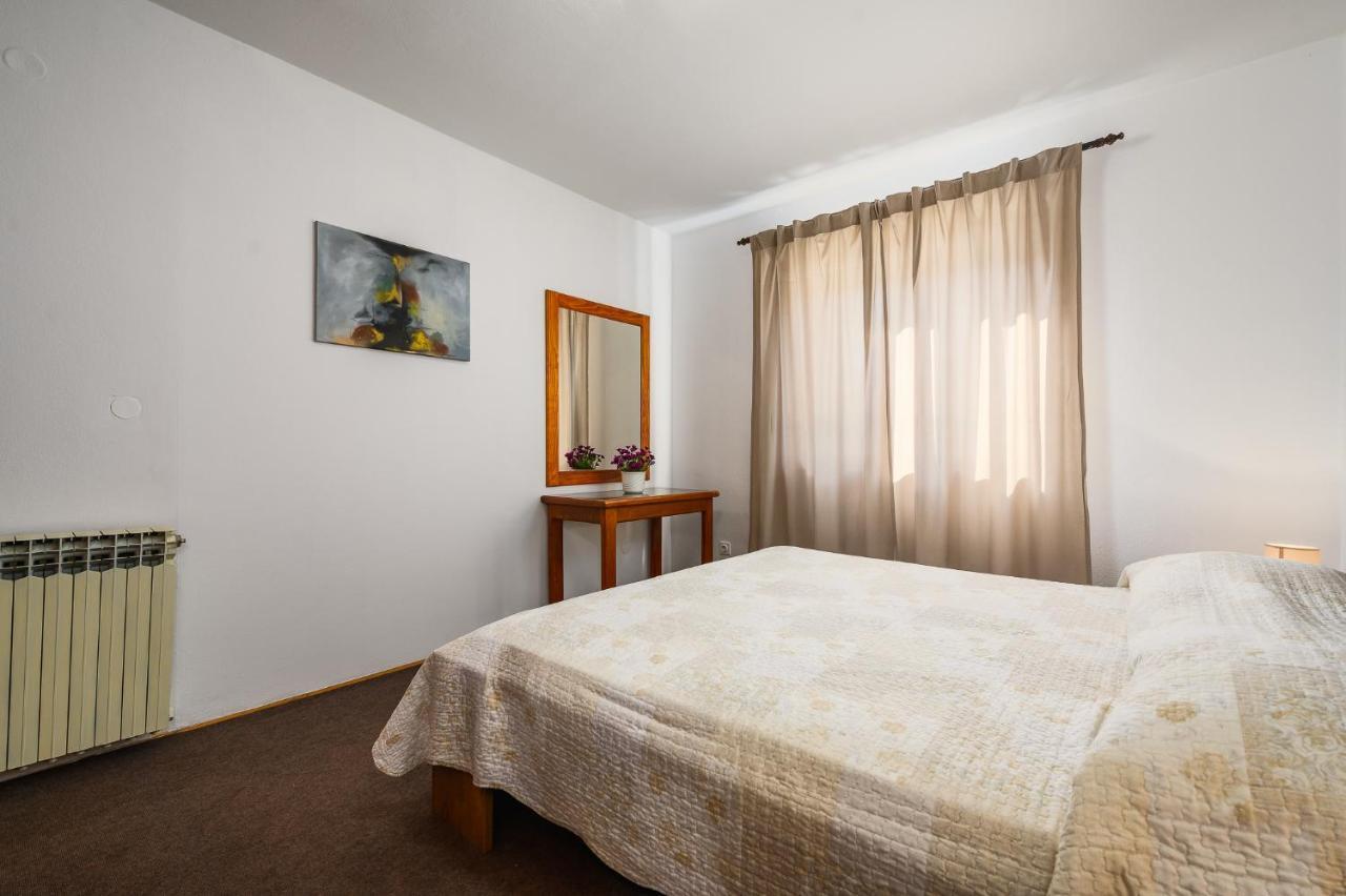פורץ Apartments Josipa מראה חיצוני תמונה