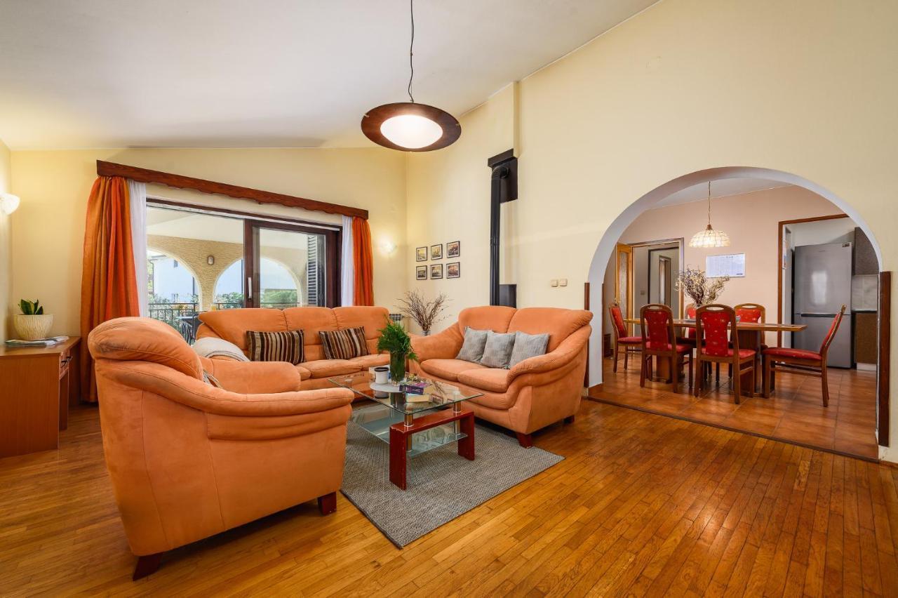 פורץ Apartments Josipa מראה חיצוני תמונה