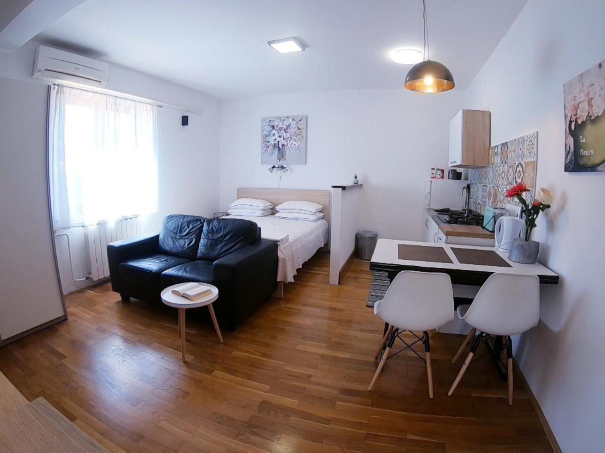 פורץ Apartments Josipa מראה חיצוני תמונה