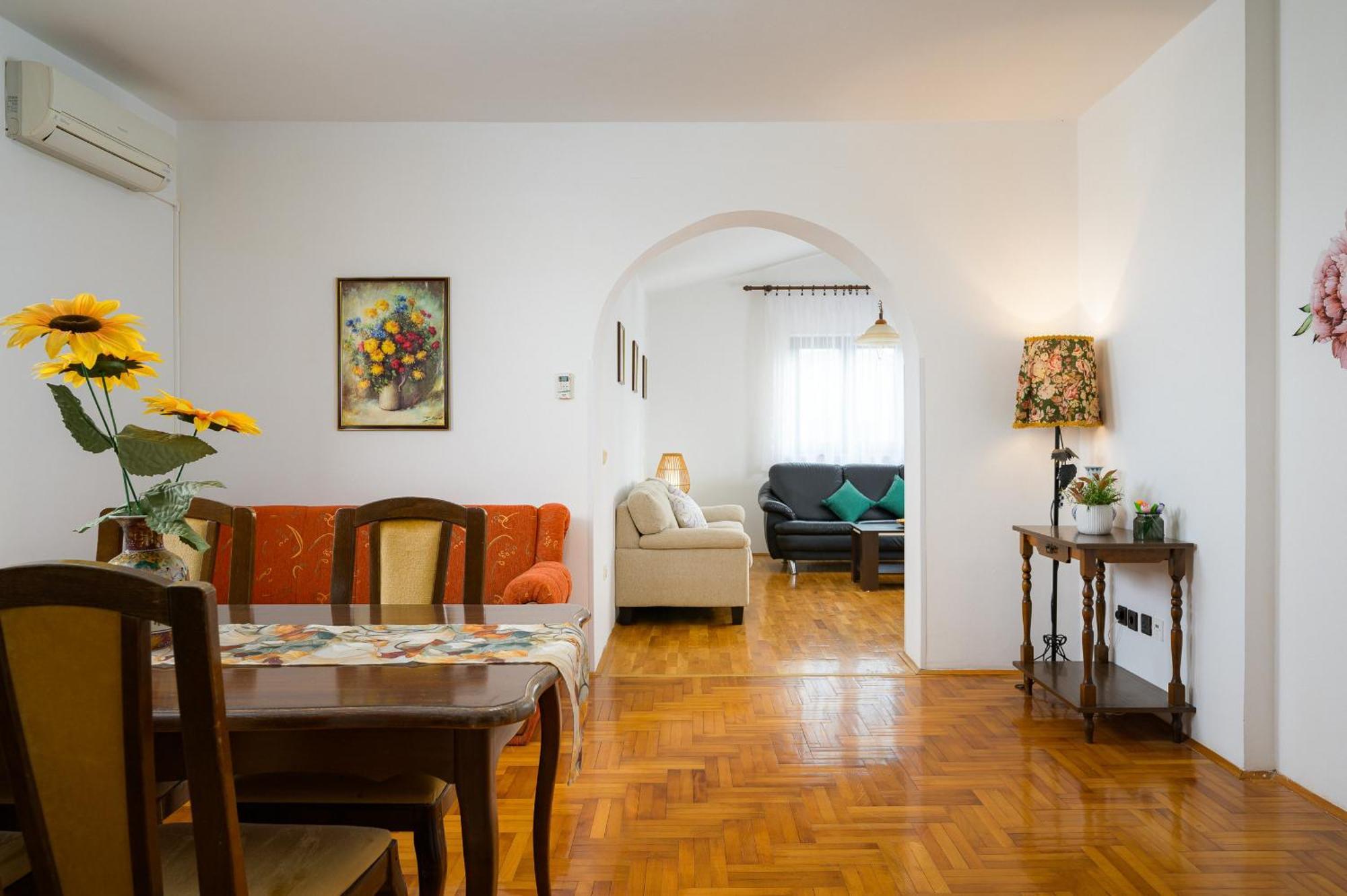 פורץ Apartments Josipa מראה חיצוני תמונה