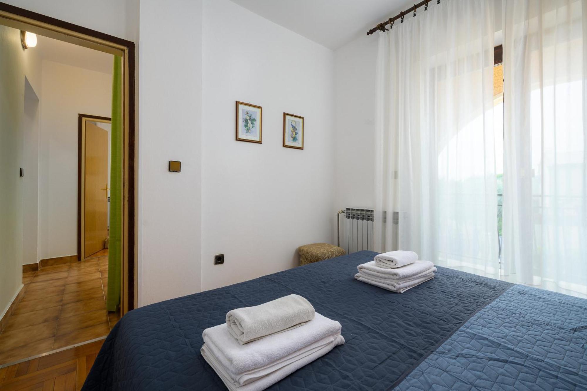 פורץ Apartments Josipa מראה חיצוני תמונה