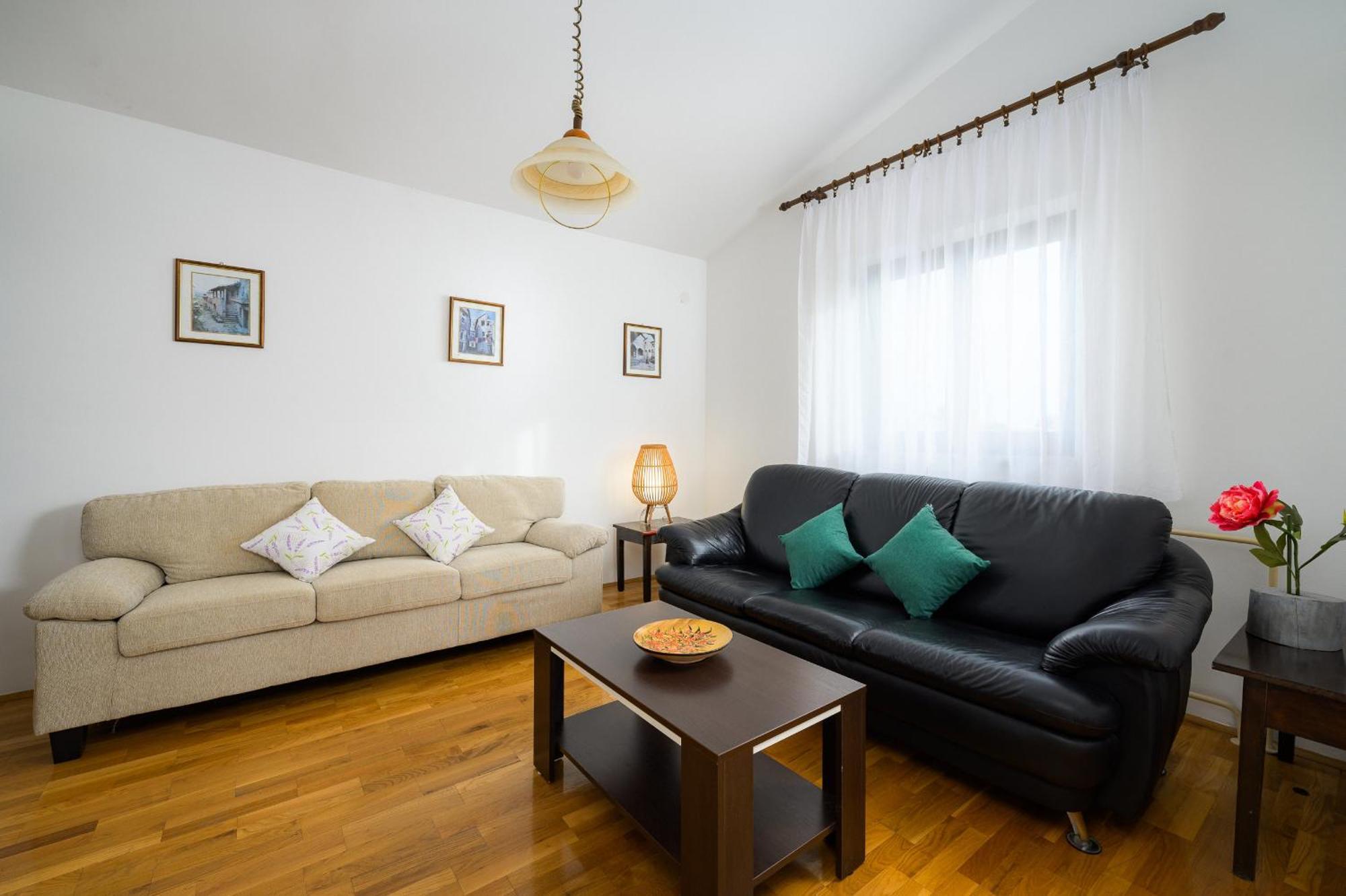 פורץ Apartments Josipa מראה חיצוני תמונה