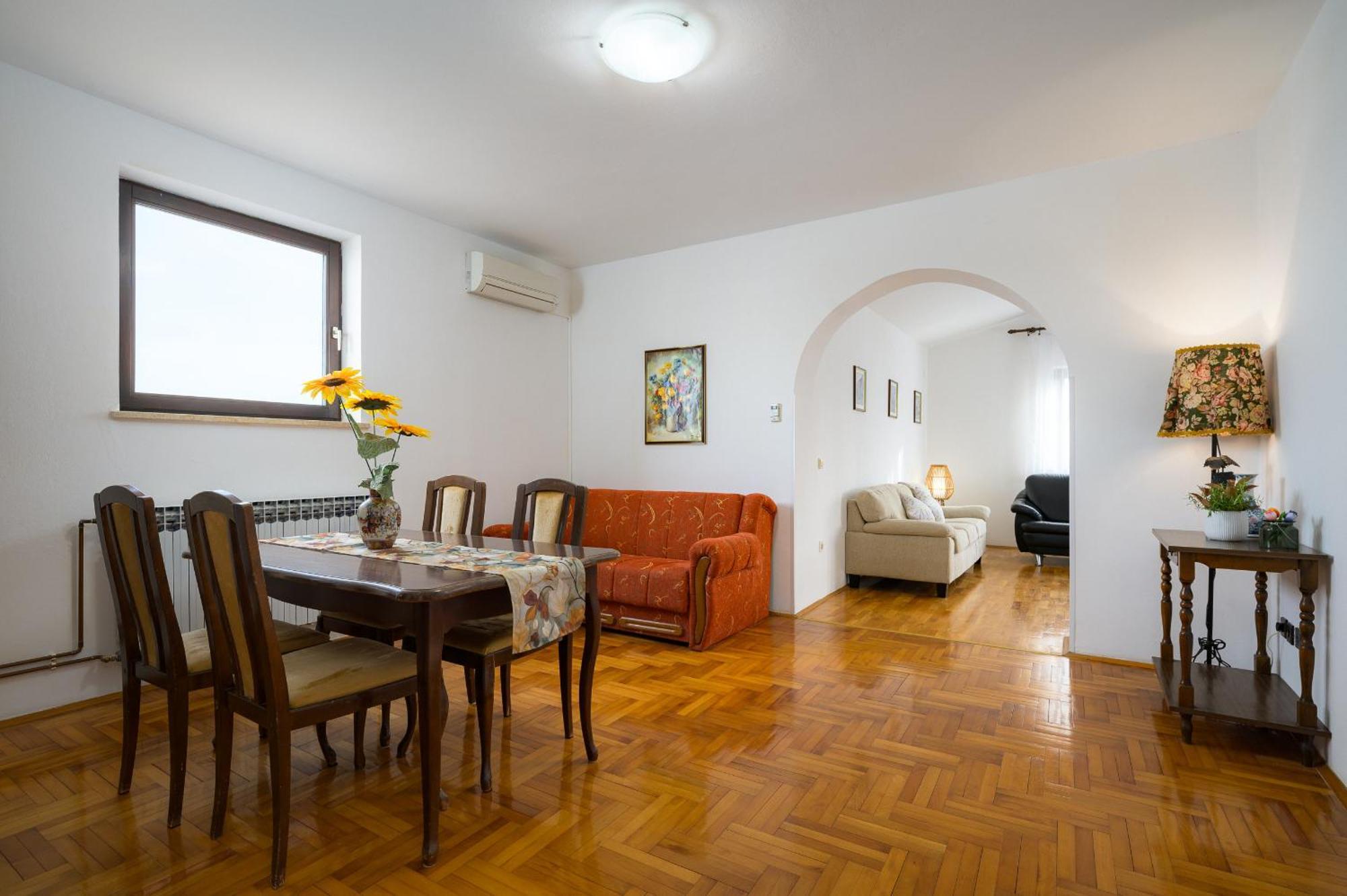 פורץ Apartments Josipa מראה חיצוני תמונה